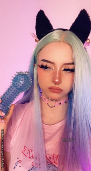 2 pic. I should bring back my e-girl weird era https://t.co/XfSwbO9uhB