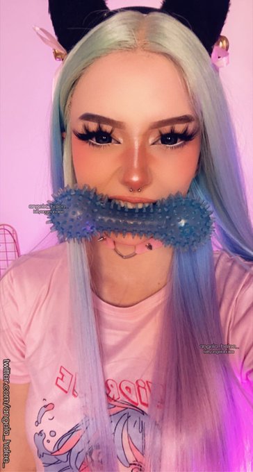 1 pic. I should bring back my e-girl weird era https://t.co/XfSwbO9uhB
