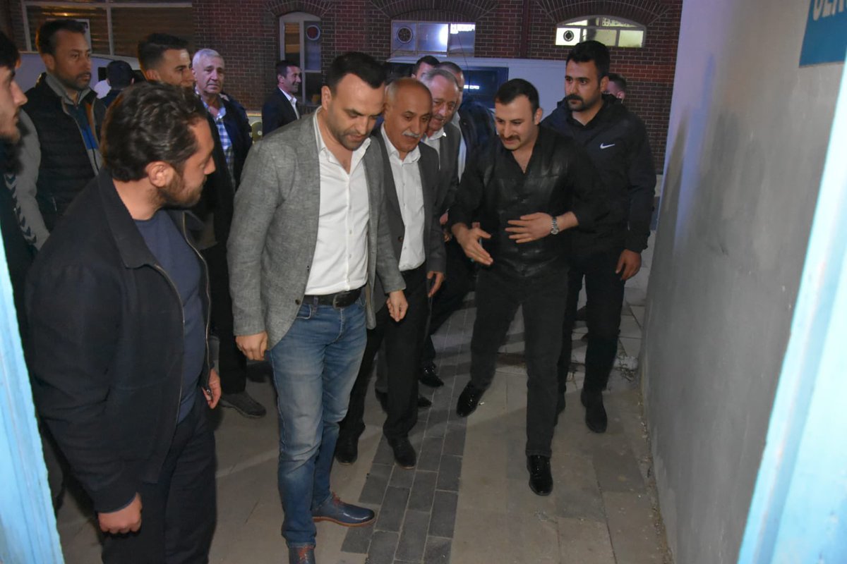 mckalkanci's tweet photo. Bu gün sahurumuzu Yenişehir Ülkü Ocaklarımızda Bursa Ülkü Ocakları Başkanımız Gülahmet TÜRK, Yenişehir belediye başkanımız Davut AYDIN, ilçe başkanımız Arif EREN ve ülküdaşlarımızla birlikte Ocak çayı eşliğinde yaptık. Hayırlı sahurlar… https://t.co/lvr7CaJUd6