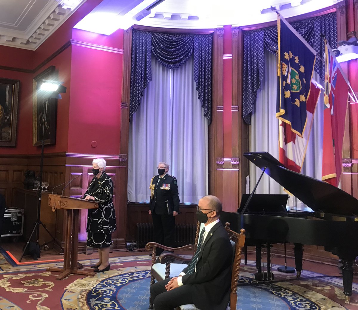 LizDowdeswell's tweet photo. As the representative of The Queen in Ontario, I congratulate the 2019 and 2020 recipients of the Ontario Medal for Young Volunteers. Our world needs empathy and understanding and you are proving that it is possible to find new and relevant ways to make positive change. Bravo! https://t.co/M2cbqP4ssI
