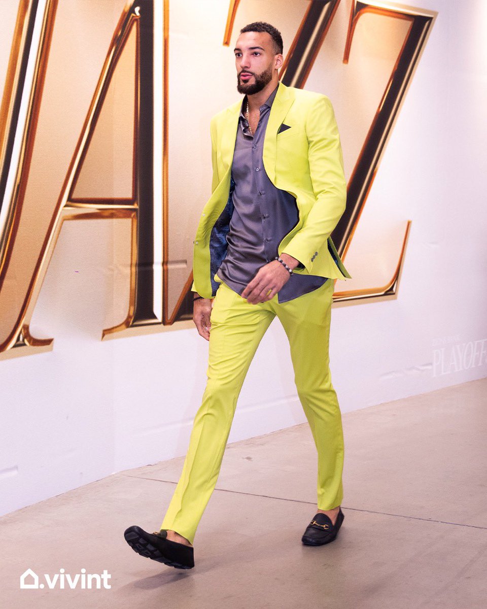 utahjazz's tweet photo. Rudy² came dressed to impress 😮‍💨

#VivintCam | @VivintHome https://t.co/Ss7h0ZepRI