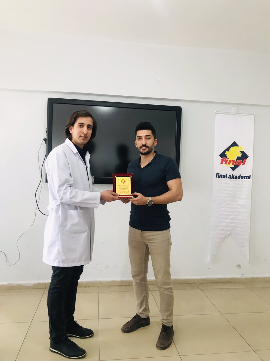 BitlisFinal's tweet photo. Kariyere Giden Yolda 8.durak Dis hekimliği.
Diş Hekimi Burak Akça Beye sunumlarindan dolayı teşekkür ederiz
#finalegitim #finaleğitimkurumları https://t.co/JtTbTlXbsX
