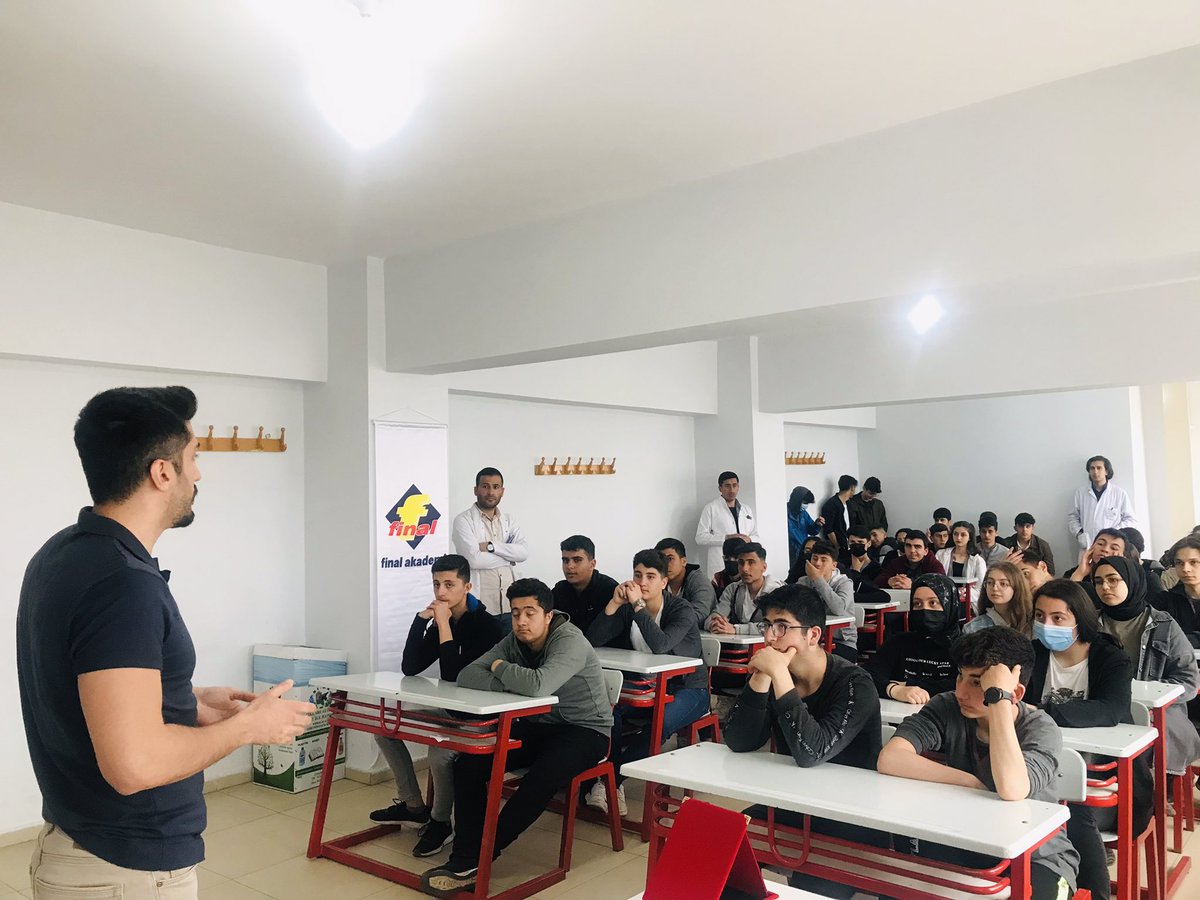 BitlisFinal's tweet photo. Kariyere Giden Yolda 8.durak Dis hekimliği.
Diş Hekimi Burak Akça Beye sunumlarindan dolayı teşekkür ederiz
#finalegitim #finaleğitimkurumları https://t.co/JtTbTlXbsX