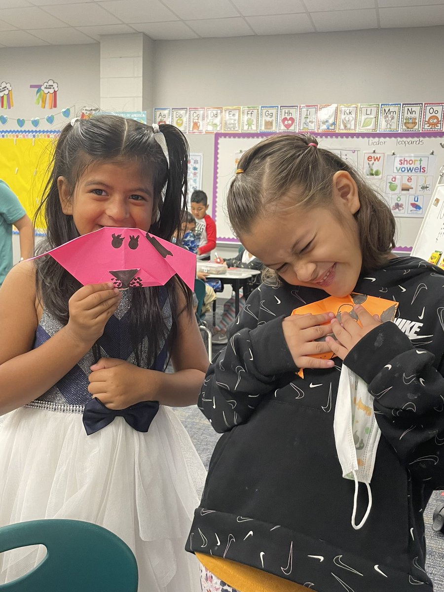 MrsPrivratsky's tweet photo. We talked about the importance of following directions using origami today! We had a blast… and their puppies turned out SO CUTE 💛 @CFISDLieder #growinglieder https://t.co/DzjxQFCFgQ