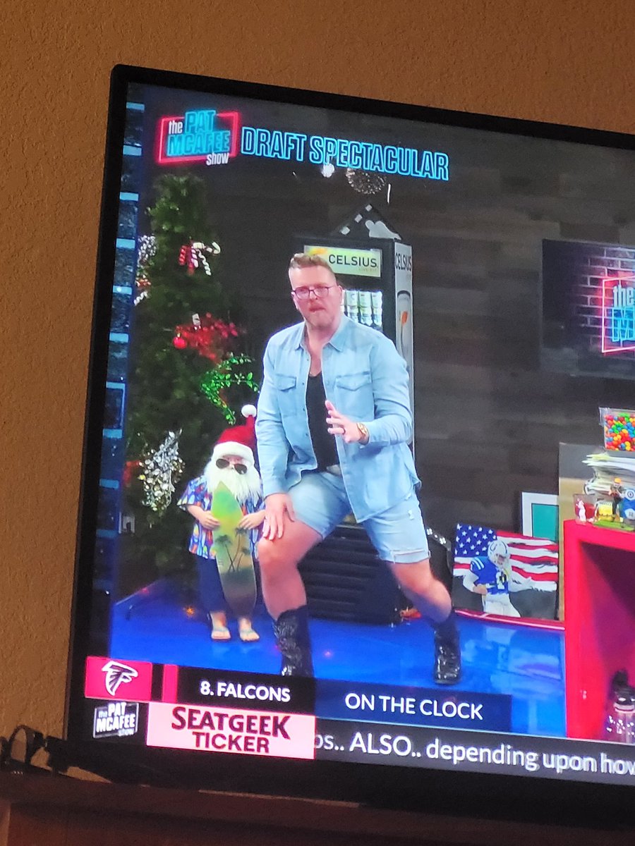 ATDmusic_'s tweet photo. @PatMcAfeeShow's suit is LEGENDARY! I wanna wear this in my wedding 🤣

#PMSFanDuelDraftSpectacular #PatMcAfeeShowLive #PatMcAfee #NFLDraft #NFLDraft2022 https://t.co/93bljOfPYt