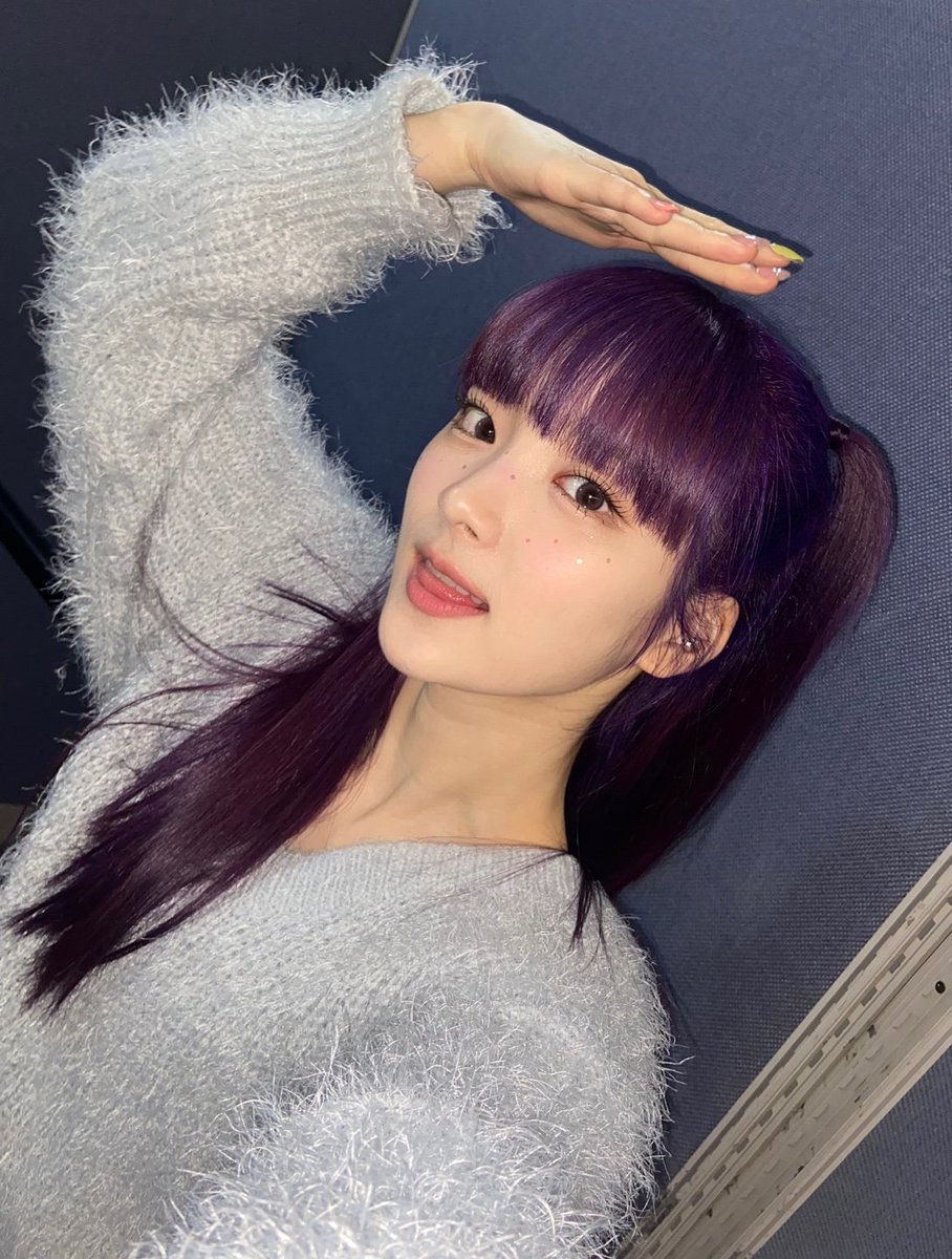 나의 윌링 ✨
오늘은 날씨가 추적추적 비가 내리네요 🌧 그런 나름대로 분위기가 있둉? 습하고 꿉꿉하지만 금방 해가 뜰거예요 🔅그리고 비 오는 날도 나름 운치있구요~? ㅎㅎ칠린이들 오늘 뮤직뱅크 무대도 많이 기대해주시고 본방사수해주기 🤍🤍🤍 

#ICHILLIN #아이칠린 #꼭꼭_숨어라
#E_JI #이지