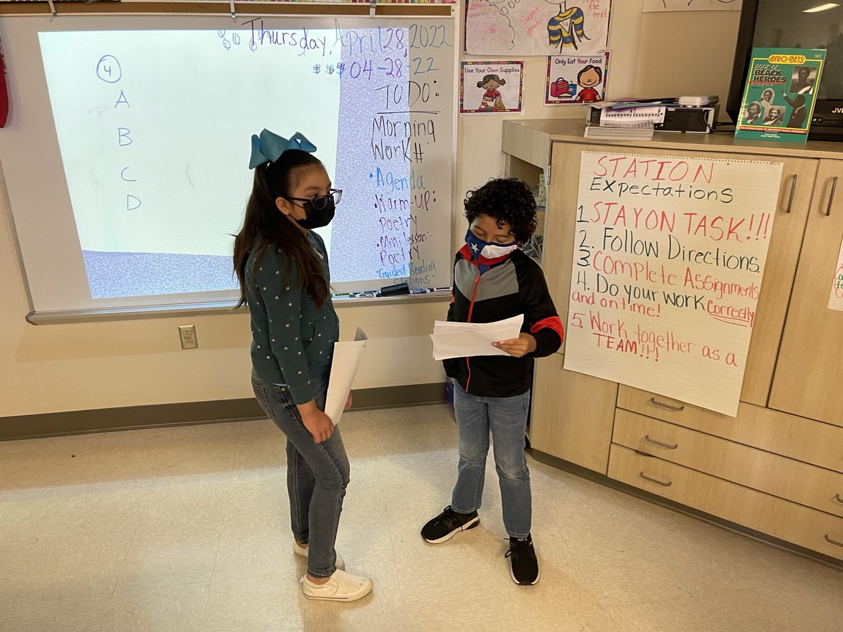 Azuredee123's tweet photo. Each One Teach One in Ms. Perry’s class!  Understanding poetry can be difficult, but @BrownBobcats were up for the challenge!  I loved co-teaching and modeling how to execute this ROCKIN’ REVIEW!!! @lead4ward #createacollaborativechannelview #itsmypassion https://t.co/O5iofUKzGW