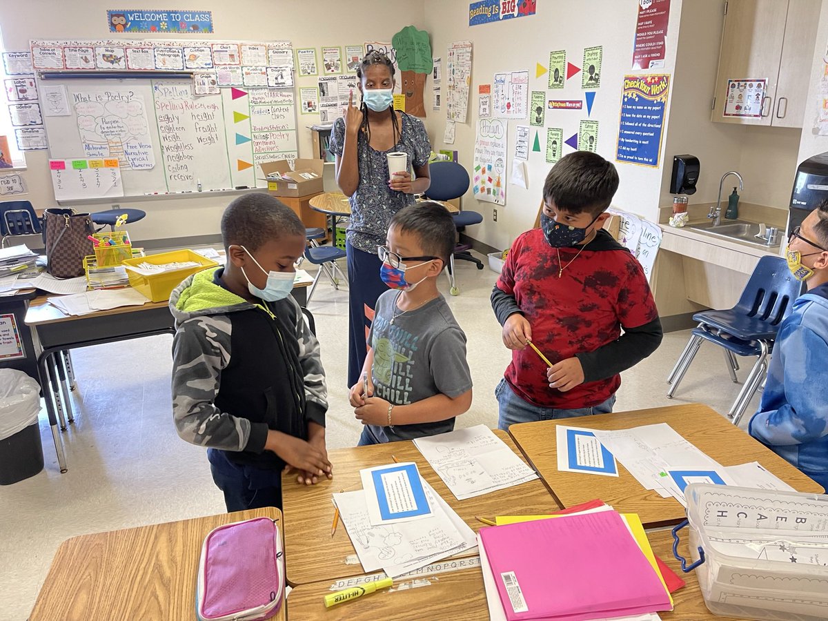 Azuredee123's tweet photo. Each One Teach One in Ms. Perry’s class!  Understanding poetry can be difficult, but @BrownBobcats were up for the challenge!  I loved co-teaching and modeling how to execute this ROCKIN’ REVIEW!!! @lead4ward #createacollaborativechannelview #itsmypassion https://t.co/O5iofUKzGW