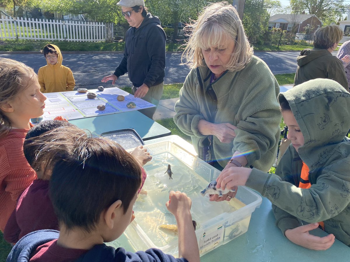 irvingprimaryhp's tweet photo. Thanks for joining us tonight! #joyofscience #handsonlearning🌎 🌳 https://t.co/M5yH03ZVdG