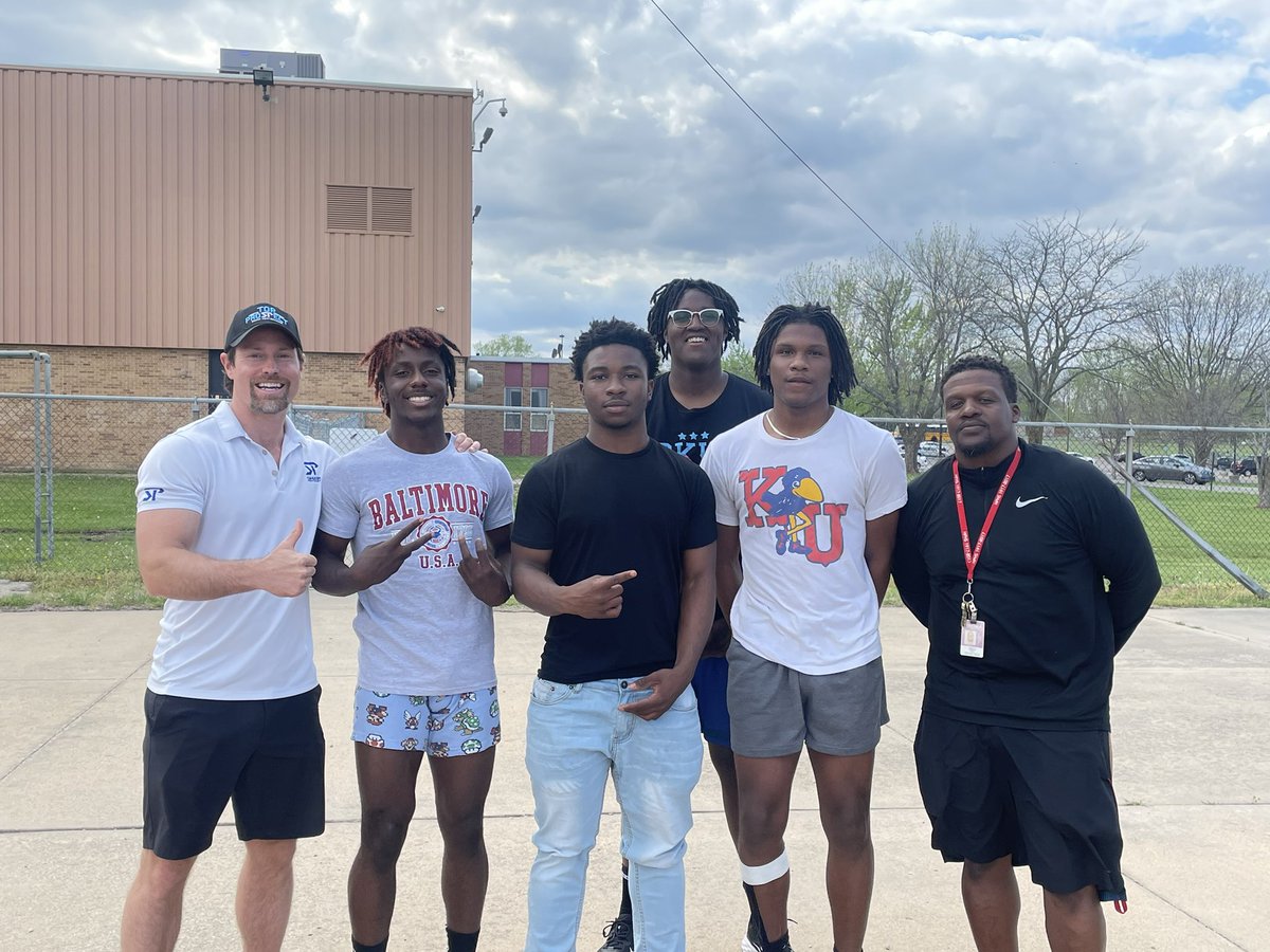 sharp_spelite's tweet photo. Coach Sharp was able to get out to Highland Park and see Coach Moore and the 10.4 100m speed duo @Trerich20 @TbirdReed along with QB @JohnsonKeijuan and Linemen Gabe Davis. Stoked to see this talented class play this fall. https://t.co/VOiPXAxeqM