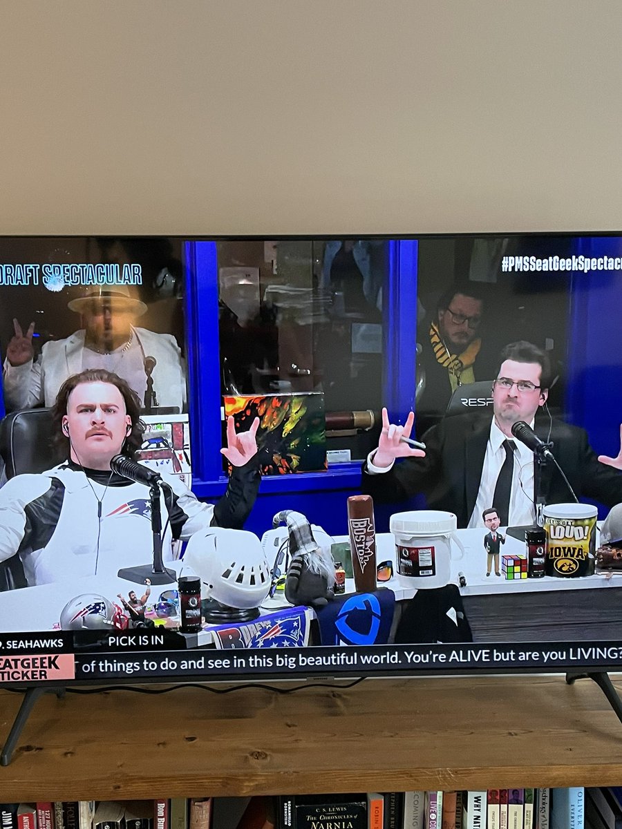 cambentley_'s tweet photo. #pmsseatgeekspectacular100k @PatMcAfeeShow thanks boys for making a great Thursday Draft Spectacular evening! And thanks to Jack with no Twitter for being my half-marathon training buddy the past few months https://t.co/xrve1gPzai