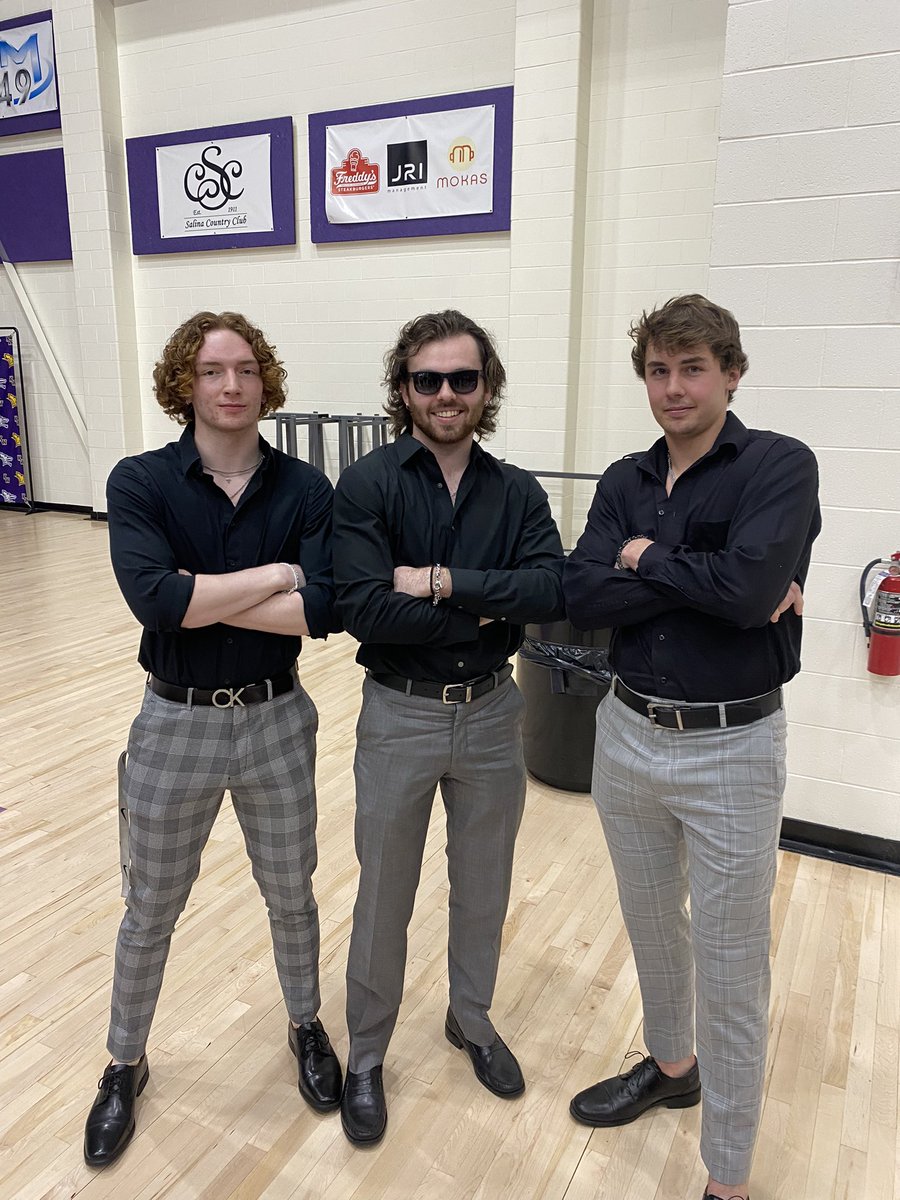 KWUMBB's tweet photo. Followed by these great outfits😂 https://t.co/GAfbVAgapl