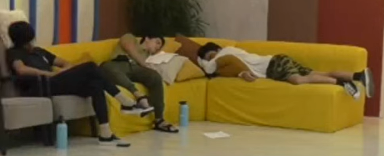 All4_VANE's tweet photo. Mga boy HMs lowbat na! Kawawa naman...Ikaw ba naman pasayawin, pakantahin, pagpinturahin ng stage, entertain ng guests, bigyan ng gapang task, at manligaw buong araw ! Nakakapagod din kaya mga yon!!
#DustinMayores
#RobBlackburn
#LukeAlford https://t.co/sqk1MOVqOv