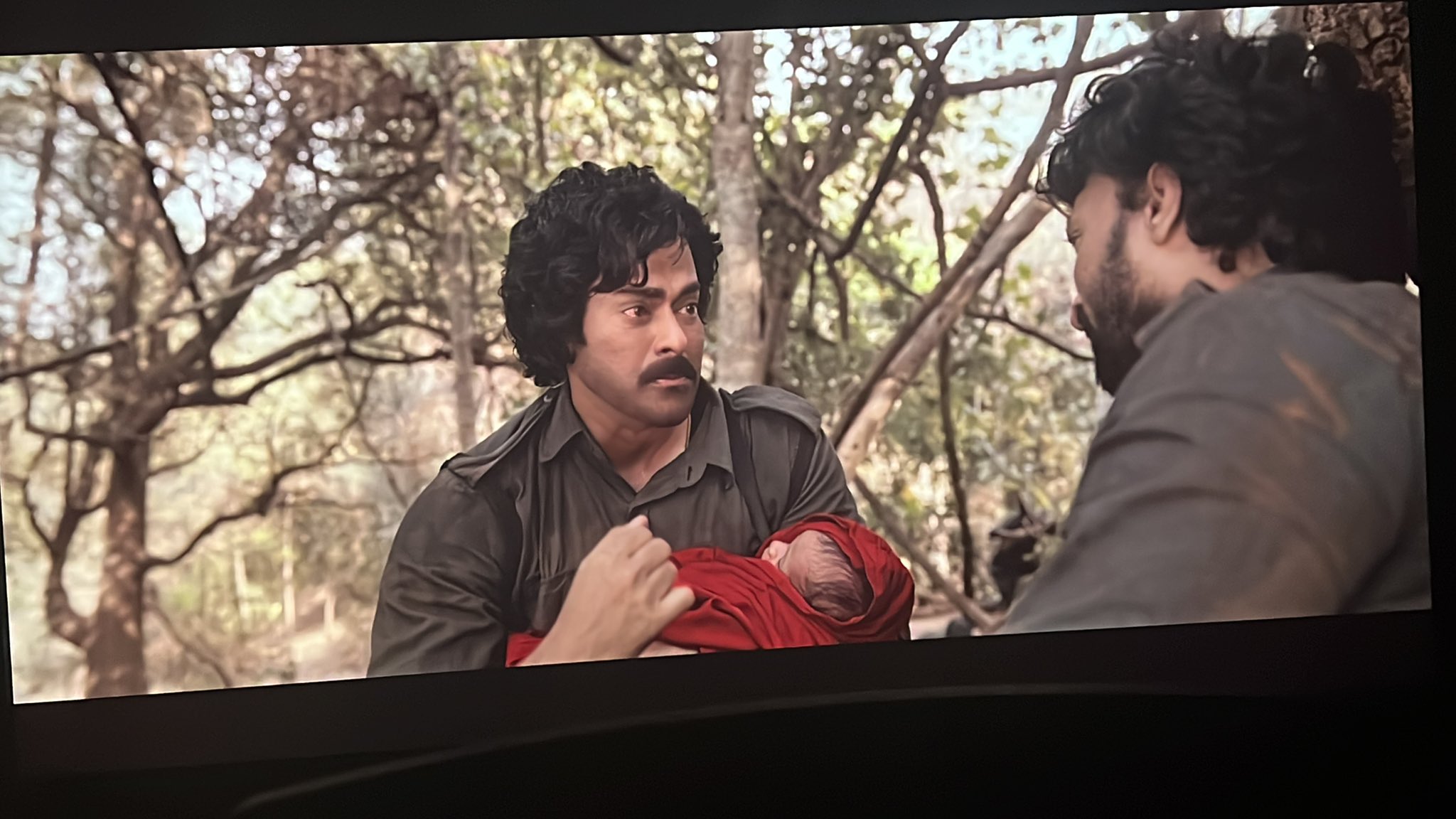 FReUtZZX0AQoDIz?format=jpg&name=large