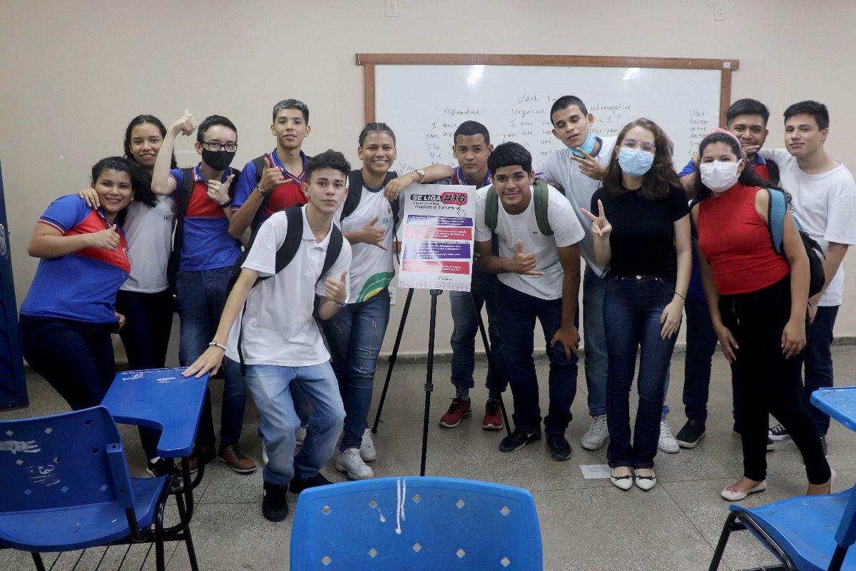 WaldemirJose1's tweet photo. O Alternativo de Petrópolis, o Levante Popular da Juventude e o Comitê Popular de Luta da Juventude do bairro de Petrópolis mobilizaram os alunos/as do Colégio Tiradentes para tirarem o título de eleitor. 
#Seliga16
#ComitêPopulardeLuta
#LevatedaPopulardaJuventude
#AltPet https://t.co/5ZZ9L85qHi