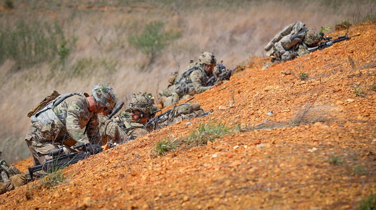 TheRakkasans's tweet photo. Soldiers with the 1st Platoon “Savages”, B Company, 21st Brigade Engineer Battalion, 3rd BCT, 101st Airborne Division, conduct Bangalore Breach training on a range at Fort Knox, Kentucky April 26, 2022.
#LethalEagle #OLEII #Rakkasans https://t.co/lCwI9ASf4P