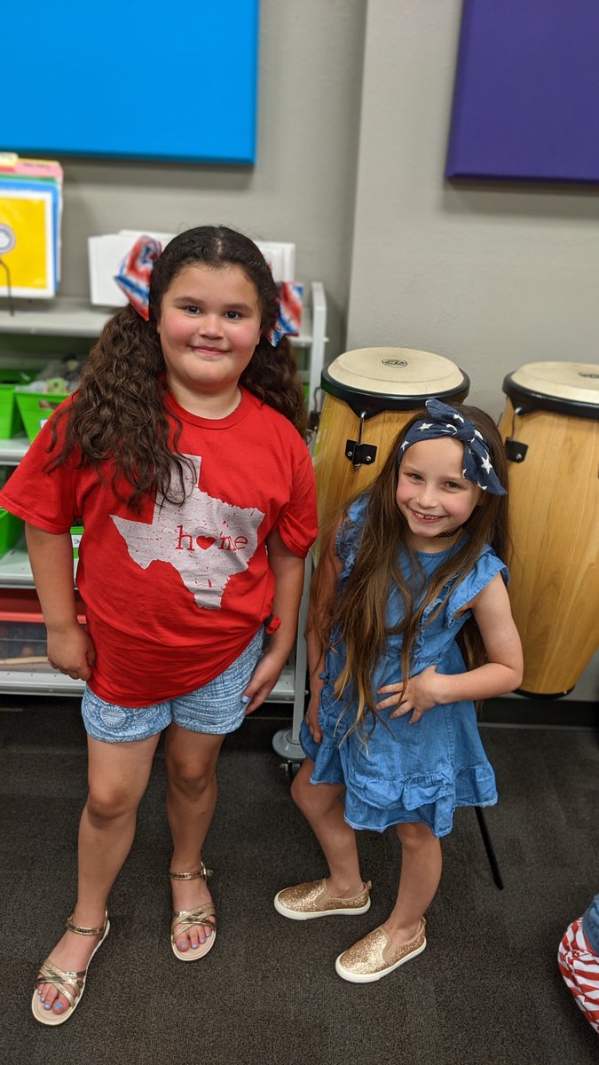 Sarahmo18852284's tweet photo. The first grade program was a success!
The kids did a terrific job, and they sang their ❤️'s out.
Thank you @mrskellyorr for a wonderful program that made us all ☺️
#SteamatStribling #firstgradeprogram #lonestarstate #texas 🤠 #singers https://t.co/6P4f9yOIU3