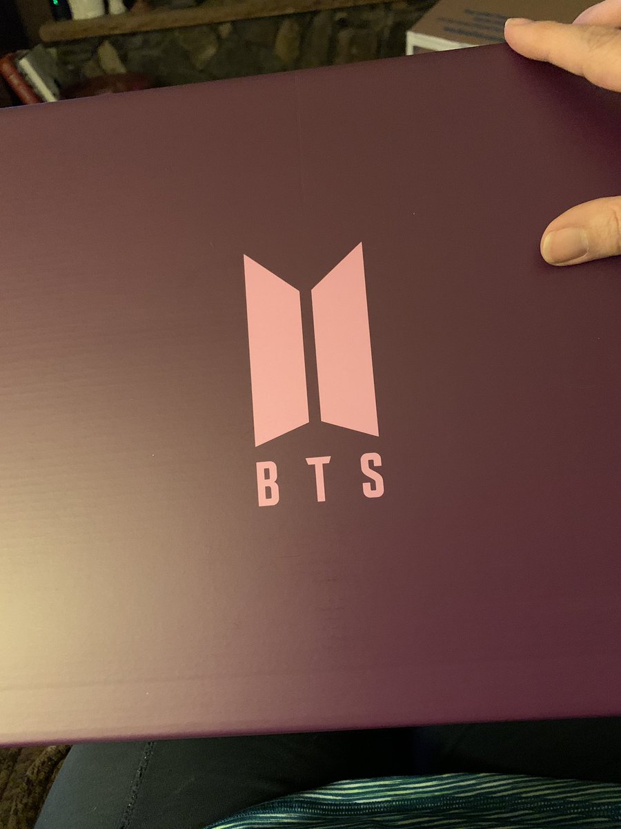 smussle's tweet photo. Well this certainly lifts my blue spirits. 🥰💜 #merchbox5 @BTS_twt #BTS https://t.co/k6KSNkGbYC