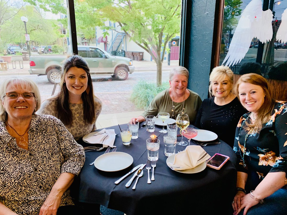 belindakenley's tweet photo. Dinner with wonderful friends at Corner Kitchen. Delicious meal & great service! #treasuredfriends #supportlocal https://t.co/a4hoKiKyYz