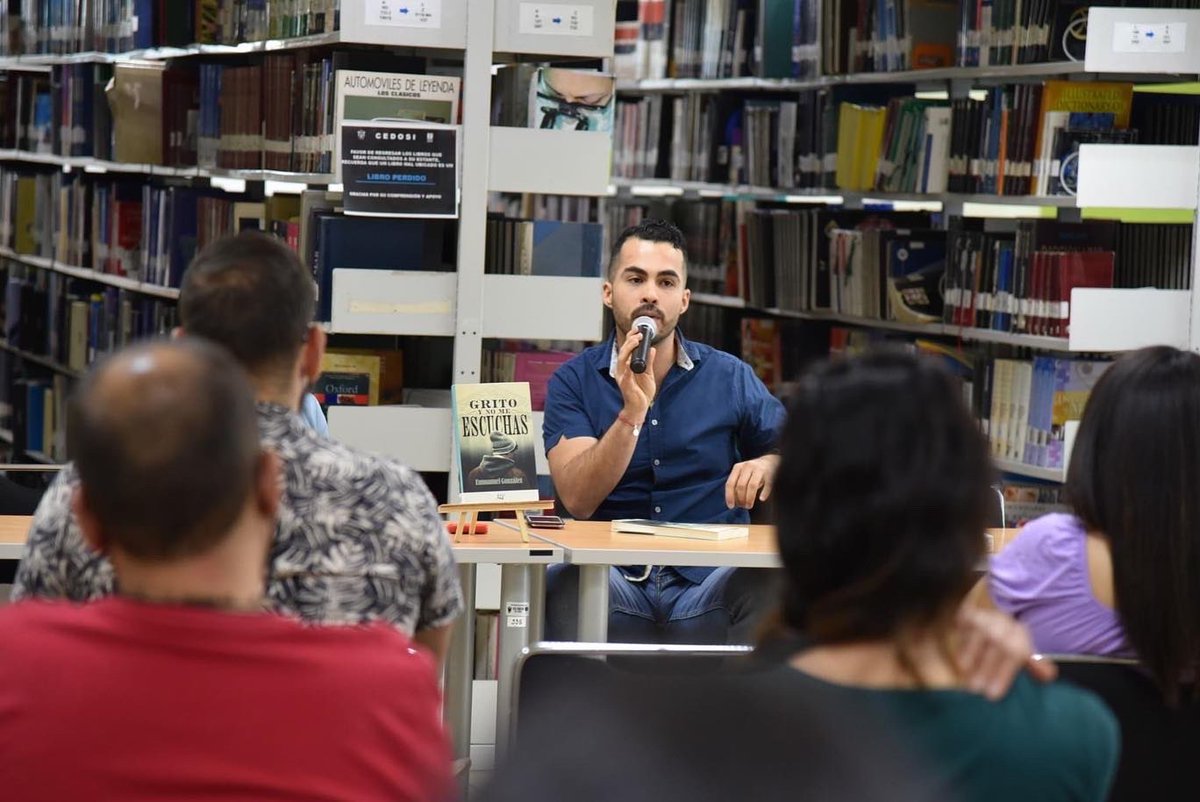 OficialCUCS's tweet photo. Como parte de las actividades organizadas por la Biblioteca Cucs 🏛 #CEDOSI, con motivos del nombramiento de #GuadalajaraCapitalMundialDelLibro 2022📚; hoy se llevó a cabo la presentación del libro "Grito y No Me Escuchas" 🗣️ por el Dr. Emmanuel González 👏 https://t.co/0wPoKxjiDI
