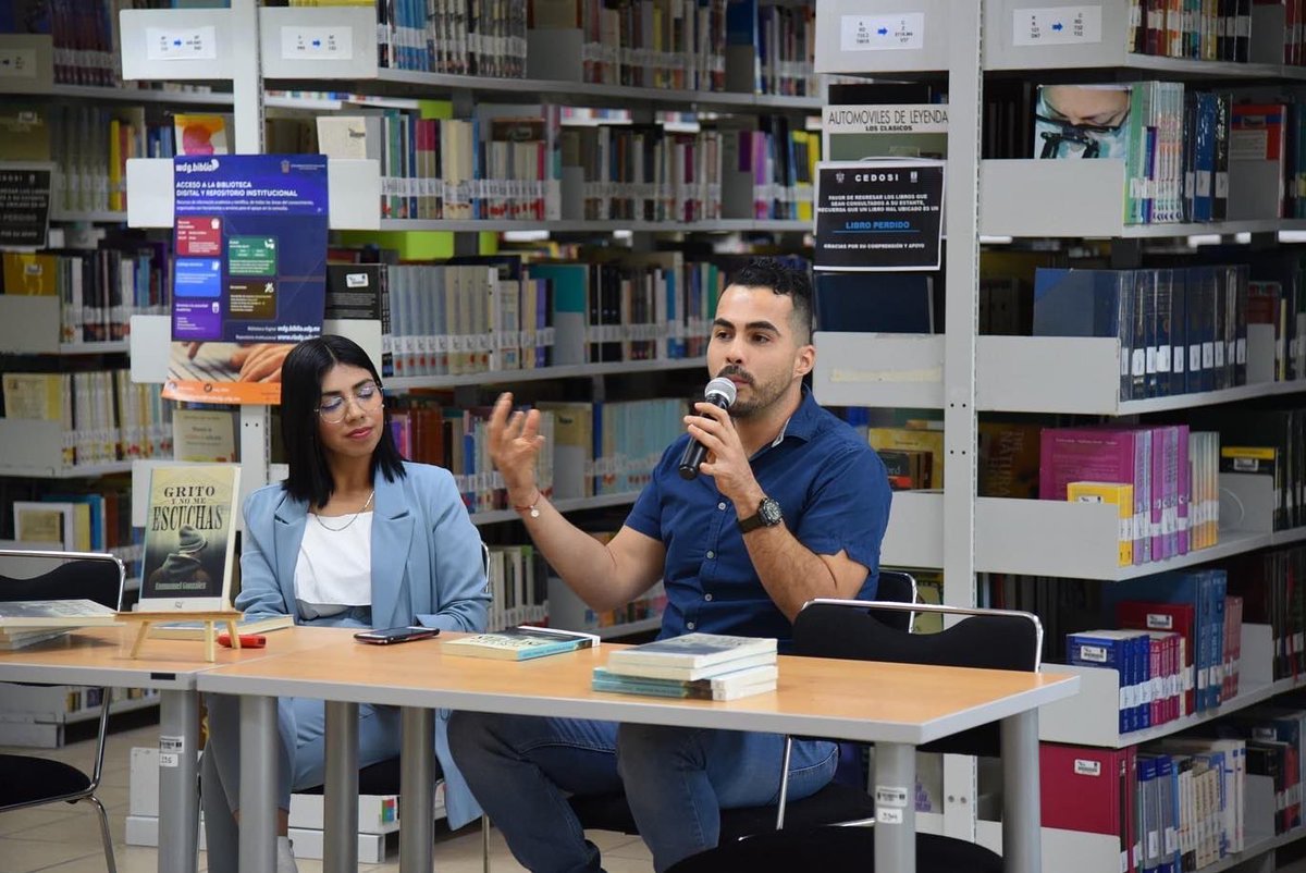 OficialCUCS's tweet photo. Como parte de las actividades organizadas por la Biblioteca Cucs 🏛 #CEDOSI, con motivos del nombramiento de #GuadalajaraCapitalMundialDelLibro 2022📚; hoy se llevó a cabo la presentación del libro "Grito y No Me Escuchas" 🗣️ por el Dr. Emmanuel González 👏 https://t.co/0wPoKxjiDI