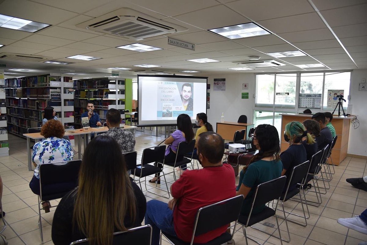 OficialCUCS's tweet photo. Como parte de las actividades organizadas por la Biblioteca Cucs 🏛 #CEDOSI, con motivos del nombramiento de #GuadalajaraCapitalMundialDelLibro 2022📚; hoy se llevó a cabo la presentación del libro "Grito y No Me Escuchas" 🗣️ por el Dr. Emmanuel González 👏 https://t.co/0wPoKxjiDI