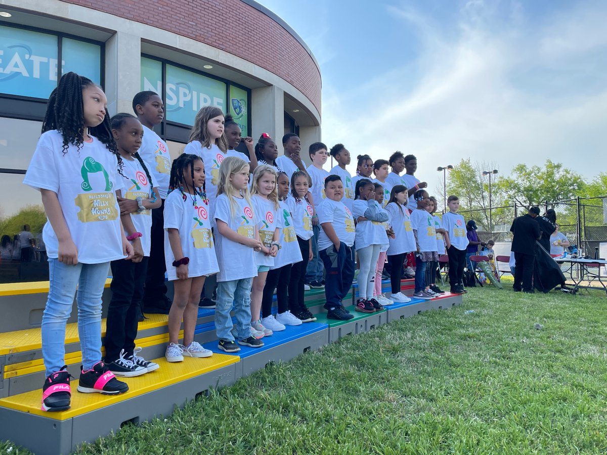 BradleyBobcats's tweet photo. Love our Bradley community.  Nearly 400 people came out to support our student's math &amp; literacy. Students performed a glimpse of Willy Wonka, MTSU fraternity stepped, free dinner, free hair cuts, and much more.  Shoutouts to all of the sponsors coming tomorrow. https://t.co/vbVUuamCw6
