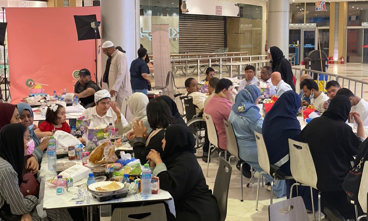 eventlifee's tweet photo. ا.عبدالله الغامدي عضومجلس الاداري ان الحفل أحتوى على فقرات ترفيهيةمتنوعةسادبهاجوالترفيه بمشاركةشريك النجاح @studio_krm لإتاحة الفرصة لتصوير واستلام الفوري لصور مما اضاف لابناءنا وبناتنا ذوي الإعاقةالسعادة .
وأشاد نائب رئيسه للجمعية @H141393 فقدقدمناجوائزعديدة من الجميعة وشركائنا. https://t.co/up7WQqgknm