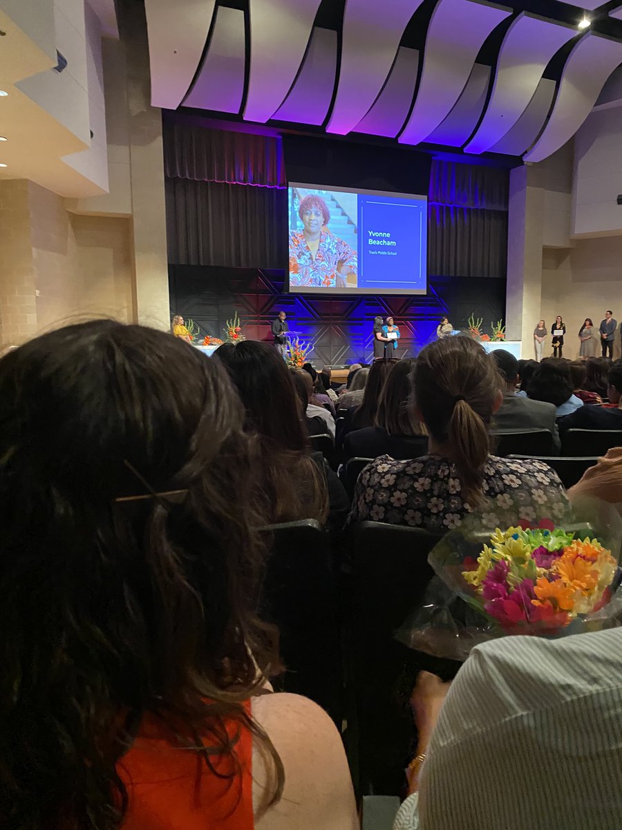 Celebrating our Teacher of the Year!! Travis Bobcats have the BEST 🧡🧡🧡<a href="/TravisMSBobcats/">Travis Bobcats</a> <a href="/MissBeacham/">Bobcats</a>