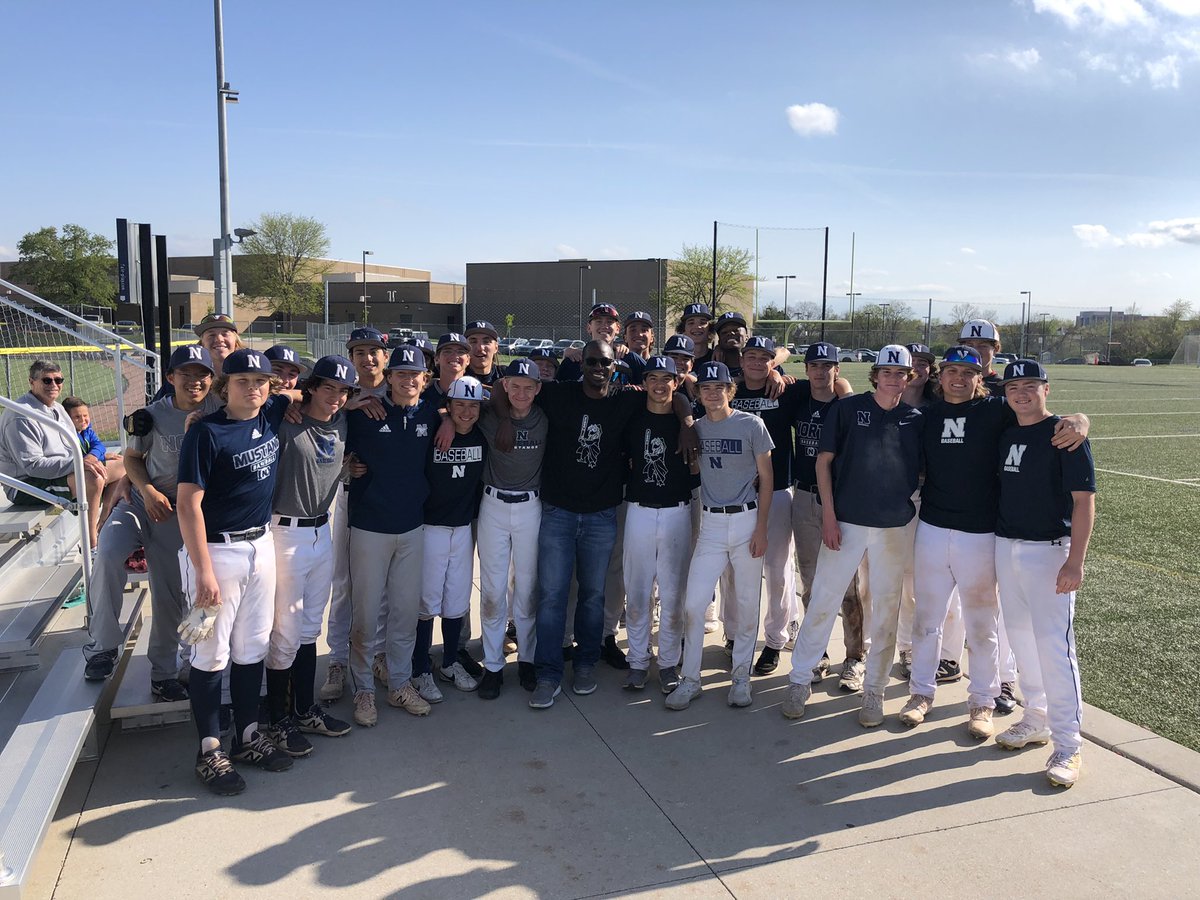 bvnbaseball1's tweet image. Thanks to former @Chiefs LB @ShawnBarber59 for coming out and talking with the team today. GREAT message to our young men:

 - Love the process 
 - Create Your Tomorrow
 - Be a good teammate. If one succeeds, WE ALL succeed. 

The Mustang Jedi shirt looks good on him! #NOtry