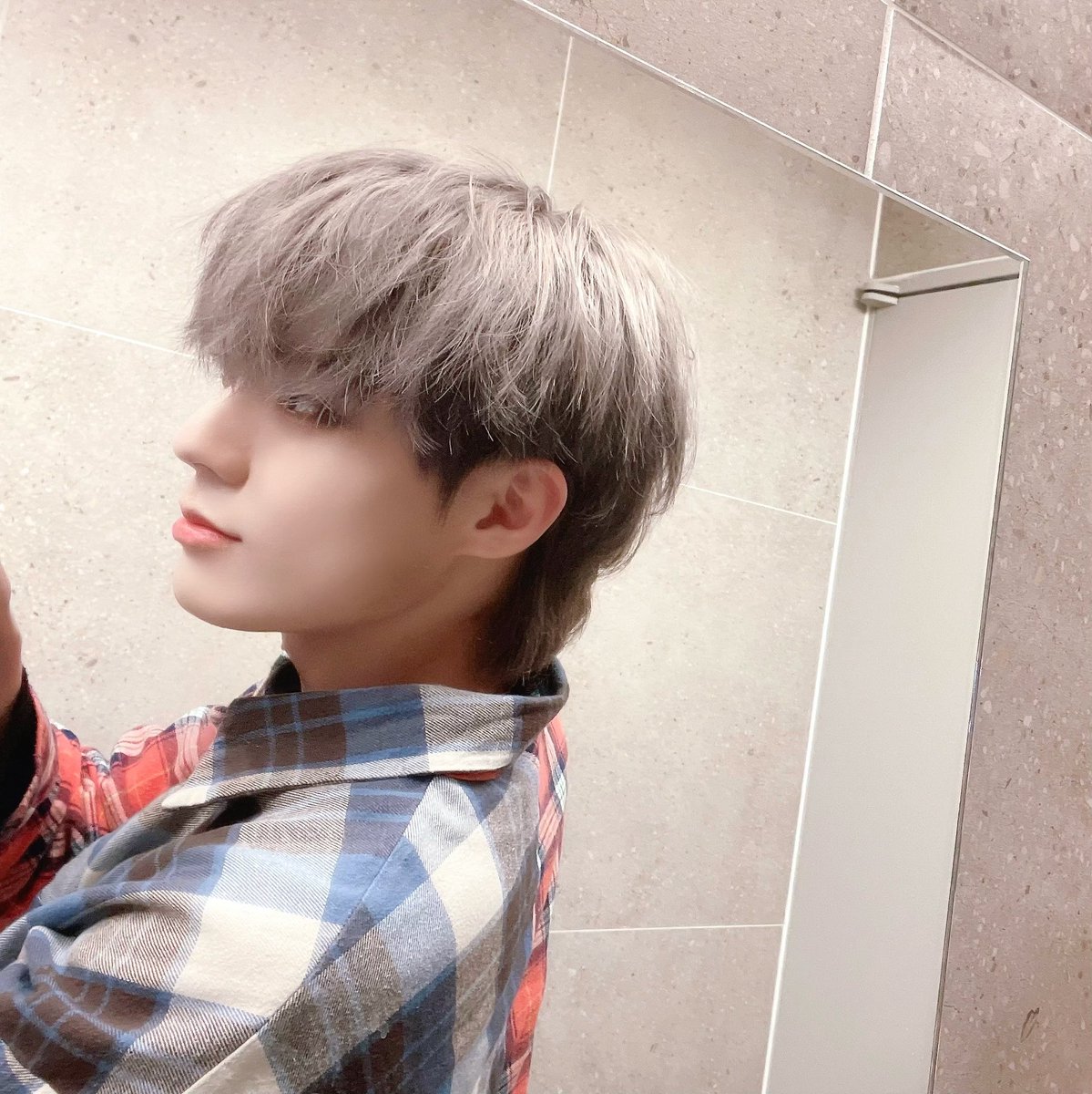 BXB_wolfburn's tweet photo. [#지훈] 안녕하세요 지훈입니다!
새로운 모습으로 찾아뵐 날이 얼마 남지 않은 것 같아요🙌🏻 
저를 오랜만에 보는 분들과 처음보는 분들 다음주 인스타 라이브 때 만나요!

#APRPROJECT #에이피알프로젝트 https://t.co/bESvEO1Gky
