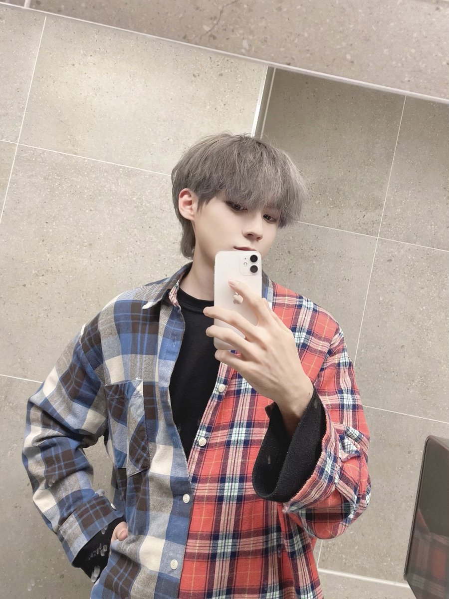 BXB_wolfburn's tweet photo. [#지훈] 안녕하세요 지훈입니다!
새로운 모습으로 찾아뵐 날이 얼마 남지 않은 것 같아요🙌🏻 
저를 오랜만에 보는 분들과 처음보는 분들 다음주 인스타 라이브 때 만나요!

#APRPROJECT #에이피알프로젝트 https://t.co/bESvEO1Gky