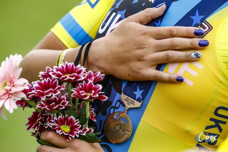 HELP : J’ai promis à leur directeur sportif Sergiy Grechyn  de remuer  ciel et terre pour son équipe. 
Je lance une campagne de dons ou de prêts de matériel en faveur de l’équipe de vélos , Ukraine Cycling Team Contacter moi par message ou mail à ccetupes@ccetupes.net etc ! Merci