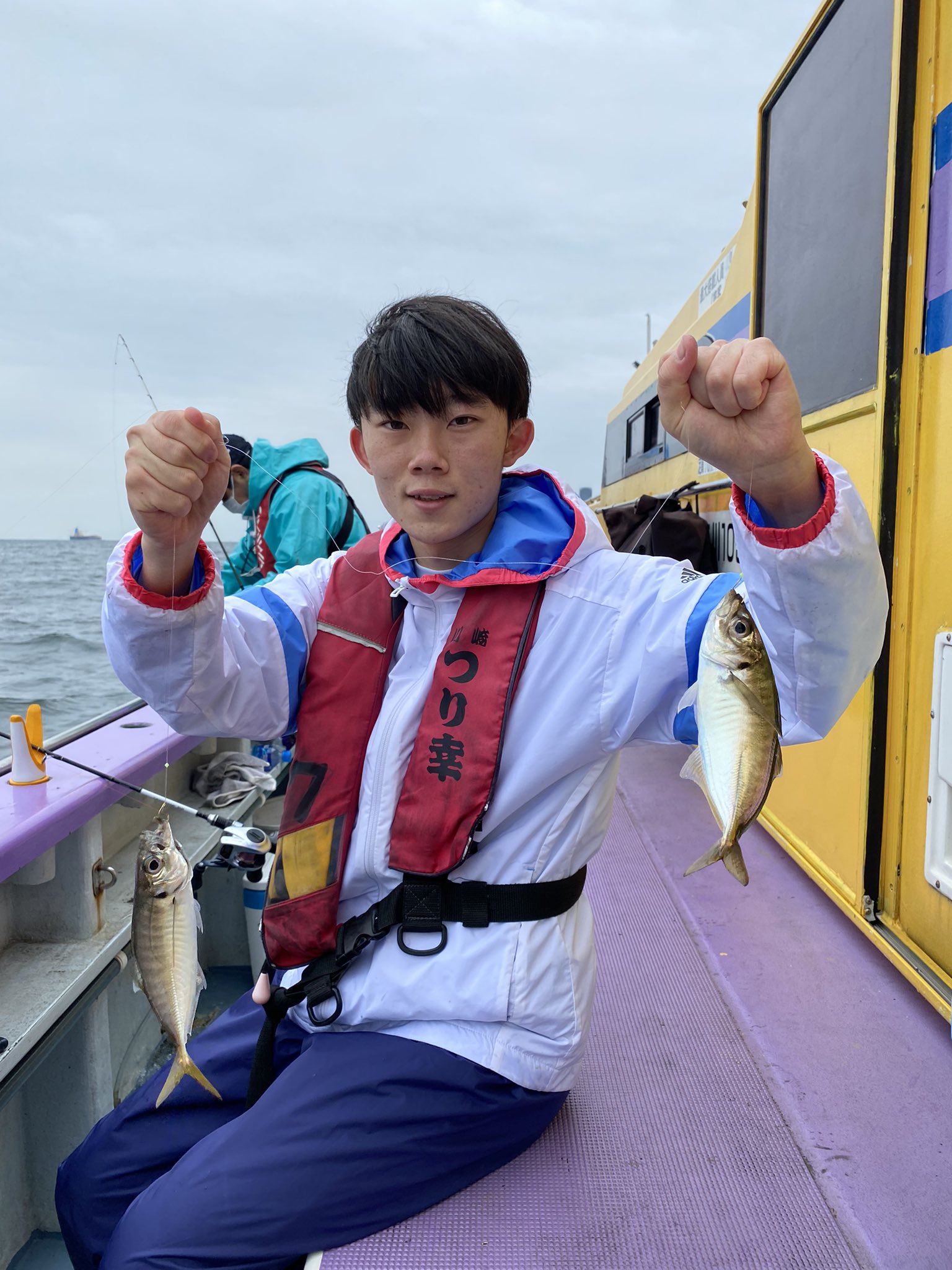 N Ikeda 今日は釣り初めての友達連れてつり幸さんからショートアジ船に 釣果は57匹でラッキーな事にも竿頭に アジ釣りたのし つり幸 ライトアジ T Co 3xycs70gmj Twitter