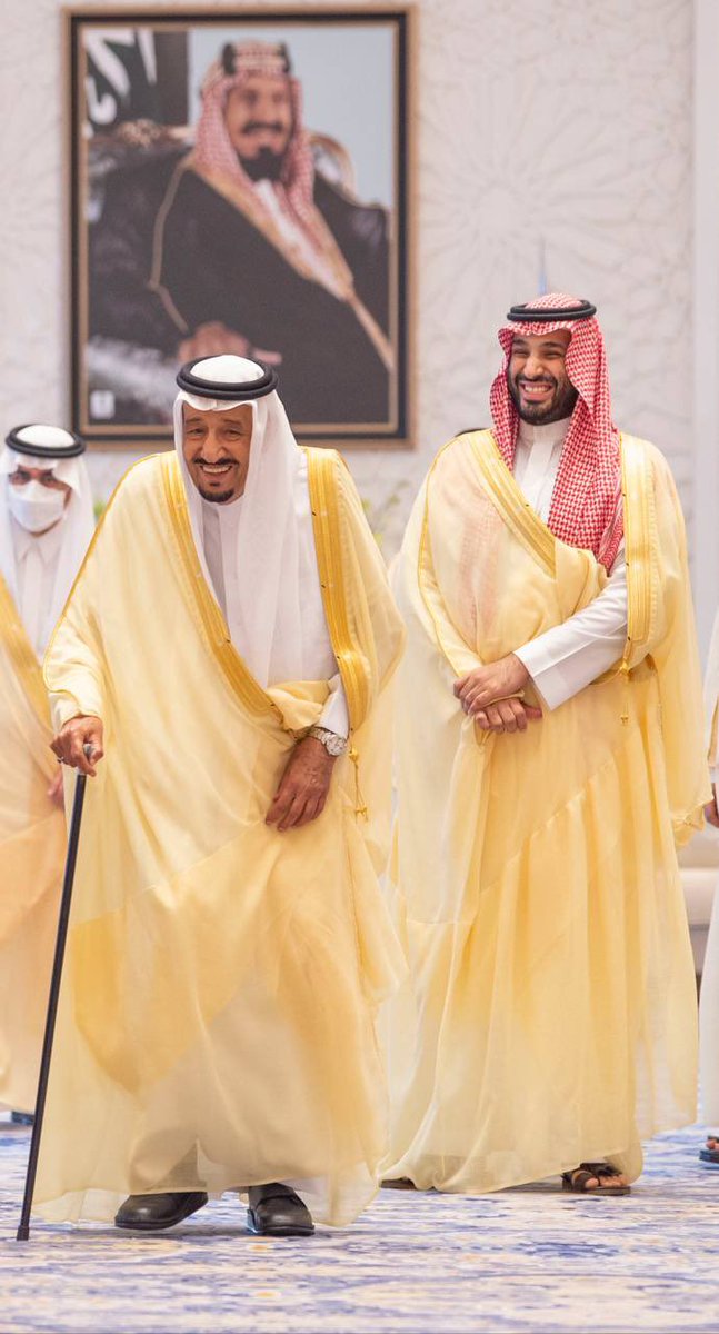 "يا #خادم_الحرمين يسطع بالهدى لقبُ الزعامه
أرضيتَ ربك زاهدًا والفعل عندك لا العمامه
حُييت..منزلك القلوب، لك القلوبُ ولا ملامه 
.
.
يا سيدي إنّا لمحسودون في شرفِ الإمامه"
💚🇸🇦