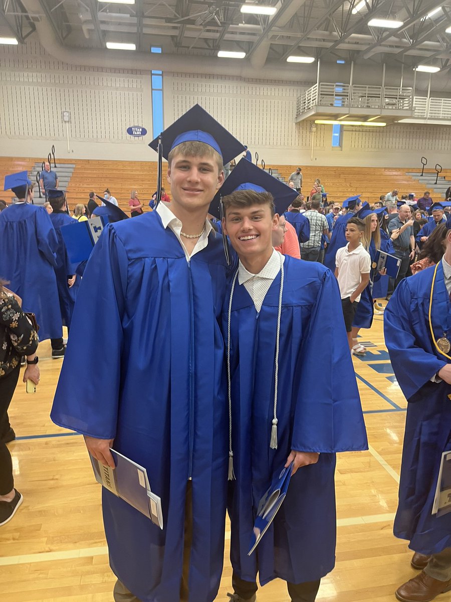 becky_medeck's tweet photo. Tonight was Honors Night and the beginning of Ian’s graduation celebrations.  We’re so incredibly proud of you Ian!  Congrats @IanMedeck! https://t.co/geTNOCJhiL