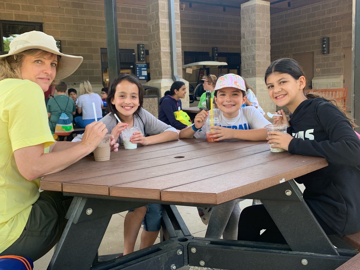 Sweets with some amiguitas.@DCEtrailblazers