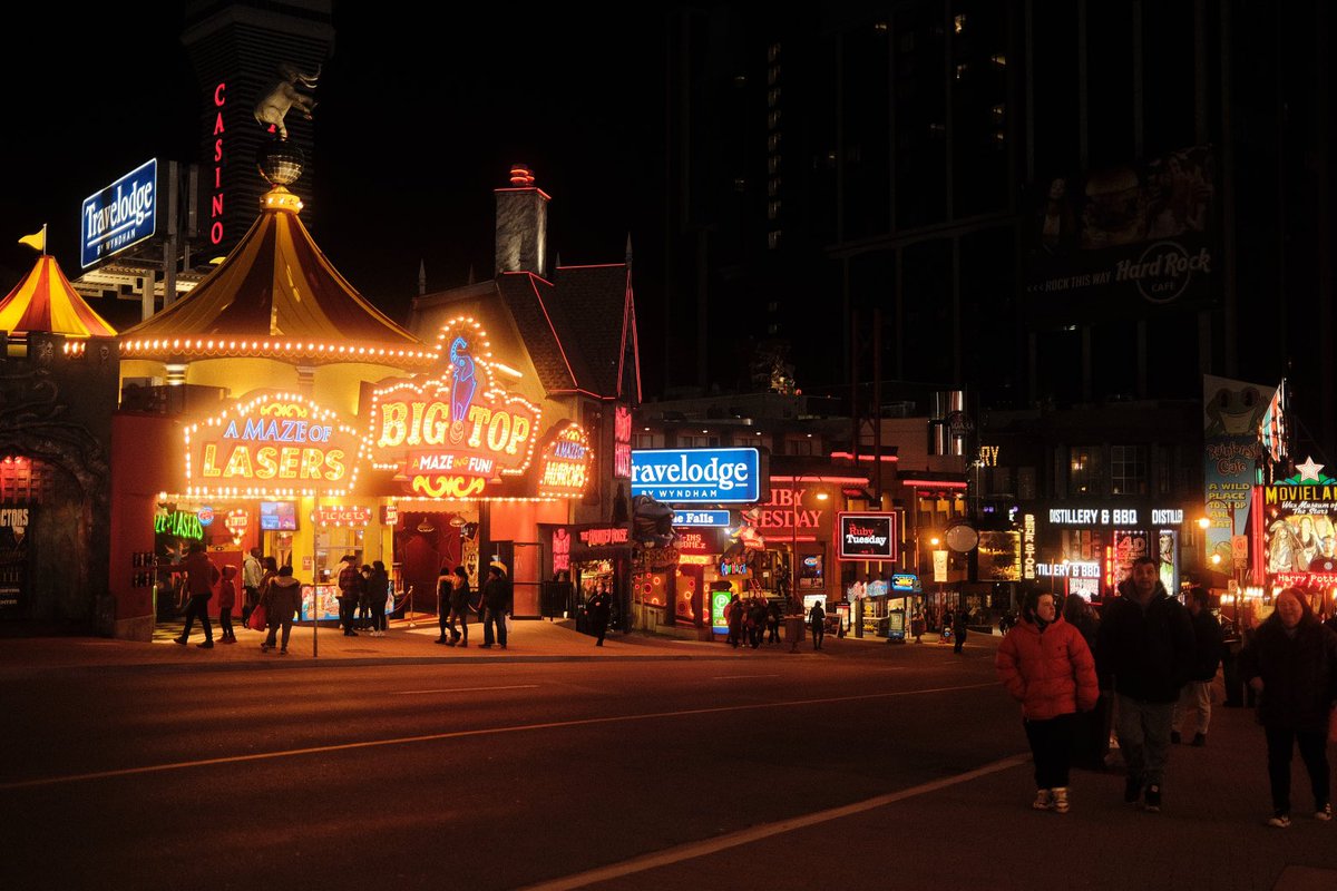 zeb_yc's tweet photo. Clifton Hill at night #fujix100v #fujifilm https://t.co/VW31XYNybD