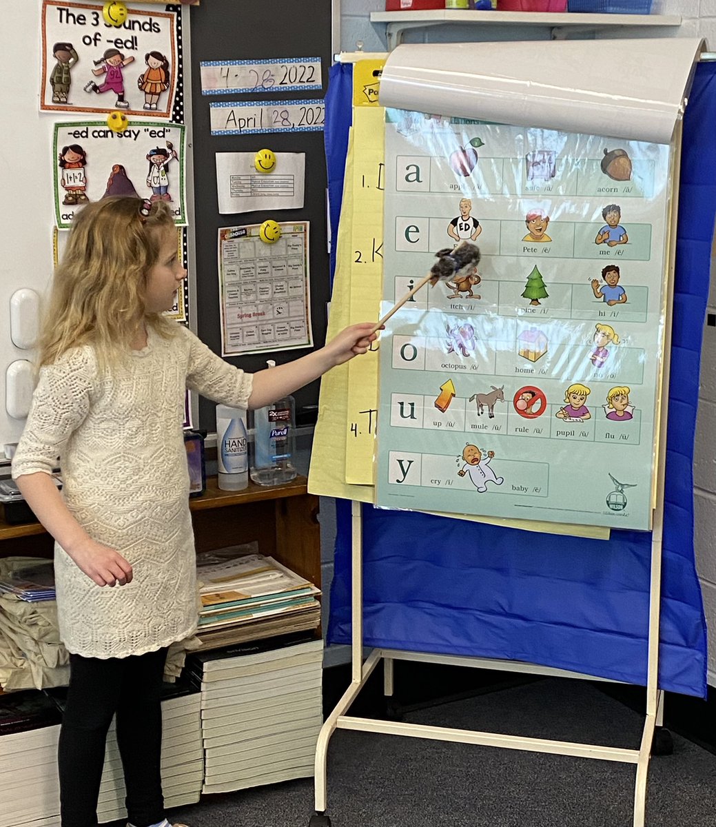 Hopp2nd's tweet photo. The class enjoyed having two special helpers for “Take Your Child to Work Day”! @MOSandshore @Jen1Curry @kristymc24 https://t.co/sbcJZ8ABHb