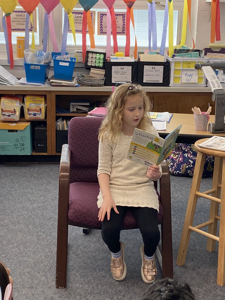 Hopp2nd's tweet photo. The class enjoyed having two special helpers for “Take Your Child to Work Day”! @MOSandshore @Jen1Curry @kristymc24 https://t.co/sbcJZ8ABHb