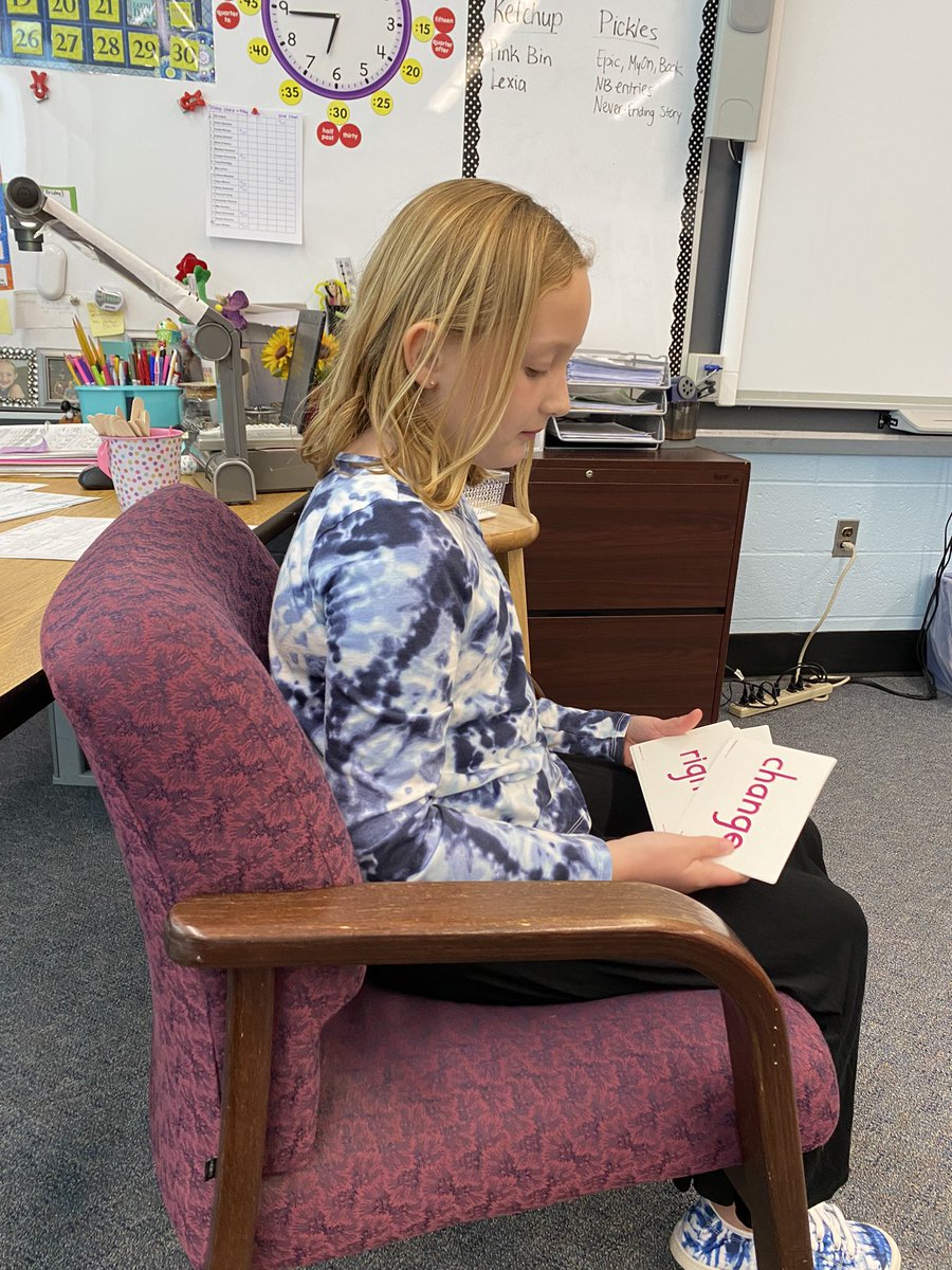 Hopp2nd's tweet photo. The class enjoyed having two special helpers for “Take Your Child to Work Day”! @MOSandshore @Jen1Curry @kristymc24 https://t.co/sbcJZ8ABHb