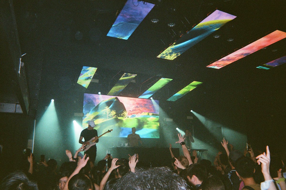 chlo🦋 tweet media