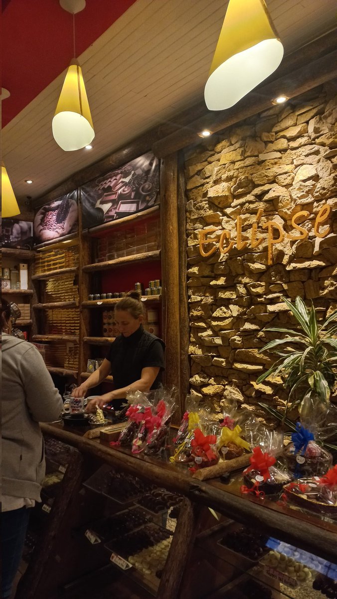 incominglapampa's tweet photo. En #Realico, Eclipse Chocolateria es una explosión de sabores y diseño. RN188 #LaPampa; alfajores, 🍫 #chocolate, bombones y #deco en el Norte pampeano @TurismoRealico https://t.co/sCokSb9x3x