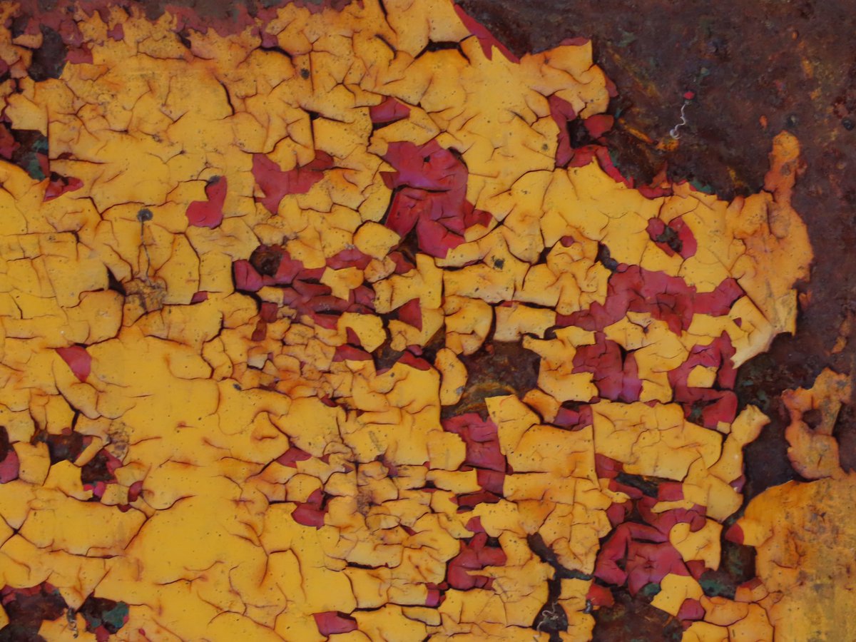 sdoppler2's tweet image. Chipped paint and rust from an ancient John Deere lawnmower cart. 
#AprilTextureChallenge