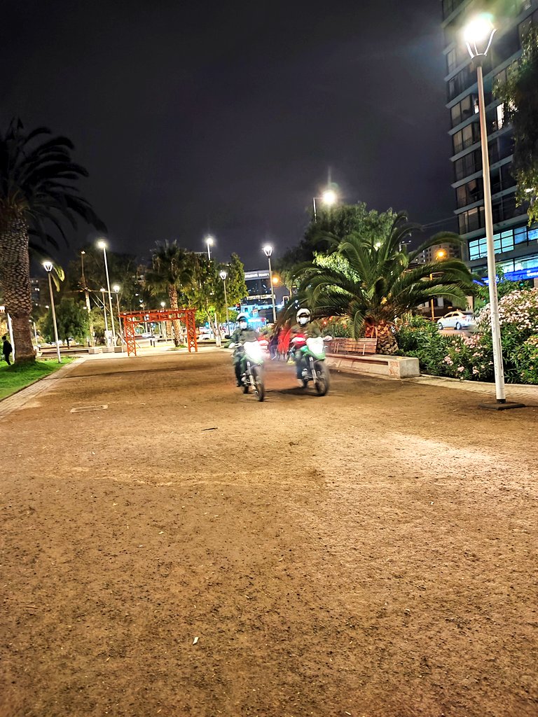 CarabAntof's tweet photo. Con el fin de evitar ilícitos y reforzar la seguridad de vecinos y transeúntes del Parque Brasil, Carabineros de la 3ª Comisaría #Antofagasta realiza patrullajes focalizados en el sector.
En los servicios de esta noche se registra 1 detenido por orden vigente. https://t.co/QaKOBweoBm
