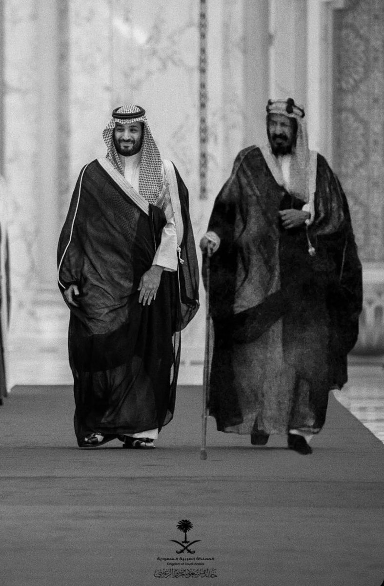 يا سيّد الأسماء في أفعاله
والفعل عندك يصنع الأسماء 
. 
يا من أرى (عبدالعزيز) مجسدًا 
في شخصه فأرى به العظماء 
. 
لوقلت خوضوا البحر واغشوا يمه 
قلنا نعم، واذرع بنا الصحراء 
. 
قد قلت: هذا المجد، من يحيا له 
قلنا ونبذل دونه ما شـاء
🇸🇦💚
 #ذكرى_بيعة_ولي_العهد_الخامسة
#علي_آل_عمر