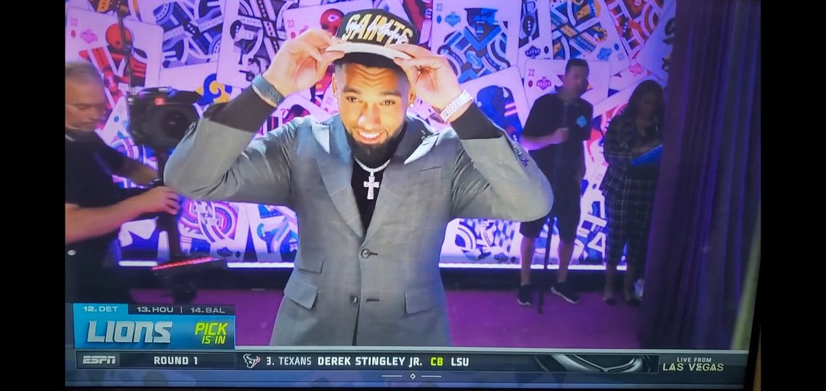 Congratulations to <a href="/MISSIONHILLSHI1/">Mission Hills High School Football</a> <a href="/mhhsgrizzlies/">Grizzlies Athletics</a> <a href="/chrisolave_/">Chris Olave</a> being selected number 1 draft pick for the <a href="/Saints/">New Orleans Saints</a>!