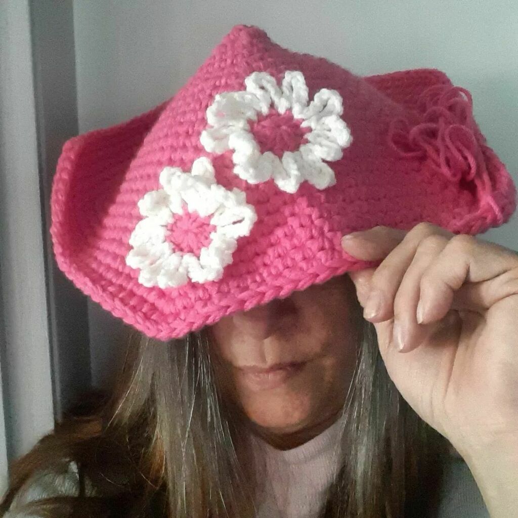 Bcause_of_You's tweet photo. Sneak peek! 

#yarnplayer #isthatahat #pink #jwmaker  #bringmeflowers #crochetflowers #goimagineseller #jwhandmade #goteamflourish #artisanindie #yarnart #handmade #fiberartist #bcauseofyou #crochetersofinstagram #mainstaysyarn https://t.co/mnIOIrL8JN https://t.co/3ZiDsoFLeW