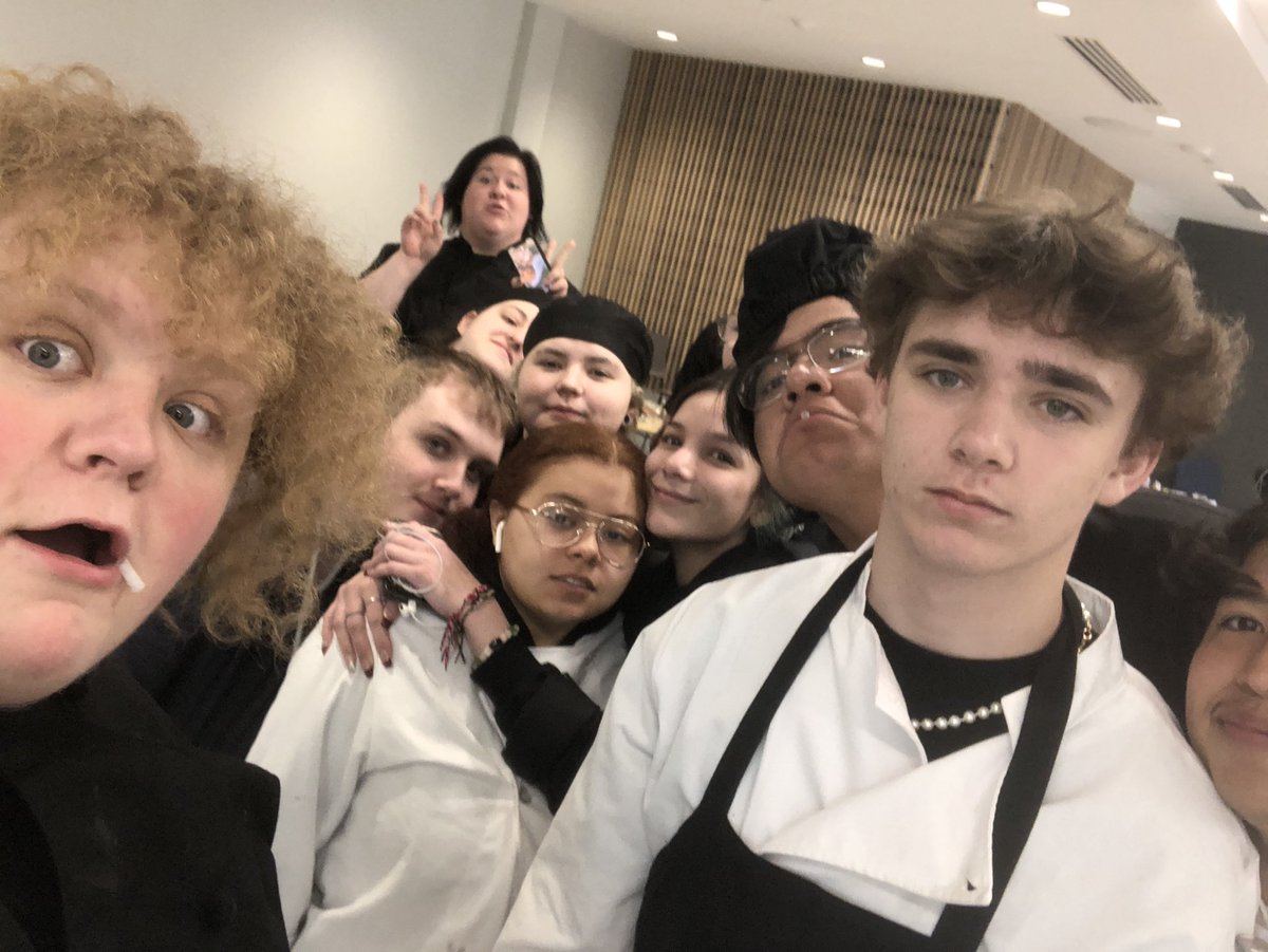 EHOVEcul's tweet photo. WE STAN #EHOVE #EHOVEvips https://t.co/8Qj7ss4Ajo