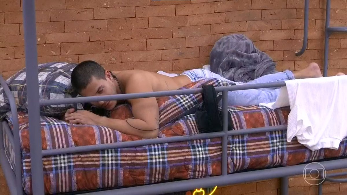 CentralRedeBBB's tweet photo. O Arthur preferiu ir dormir do que ficar com os falsos, eu amo esse homem kkkkkkkkkkkkkkkkkkkkkkkk

CENTO E UM DIAS COM ARTHUR

#BBB22 #RedeBBB https://t.co/lPKF6dTMRa